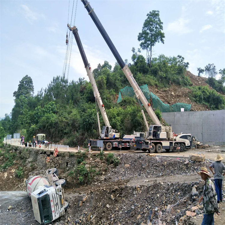 东海县汽车掉沟里叫吊车救援要多少钱